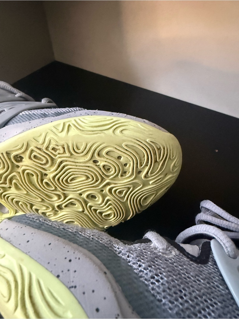 Nike Kids  Kevin Durant shoes aLight Gray and Neon Yellow Sneakers size 6.5 - Picture 9 of 10